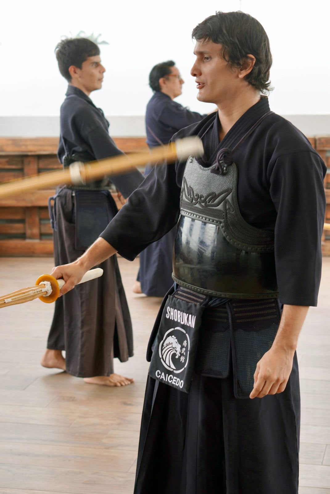 Sensei Caicedo dando indicaciones - Clases de Kendo en Guayquil