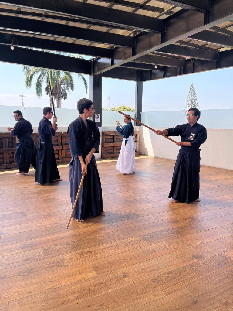 Entrenamiento especial de Jodo en Guayaquil con el Sensei Fano
